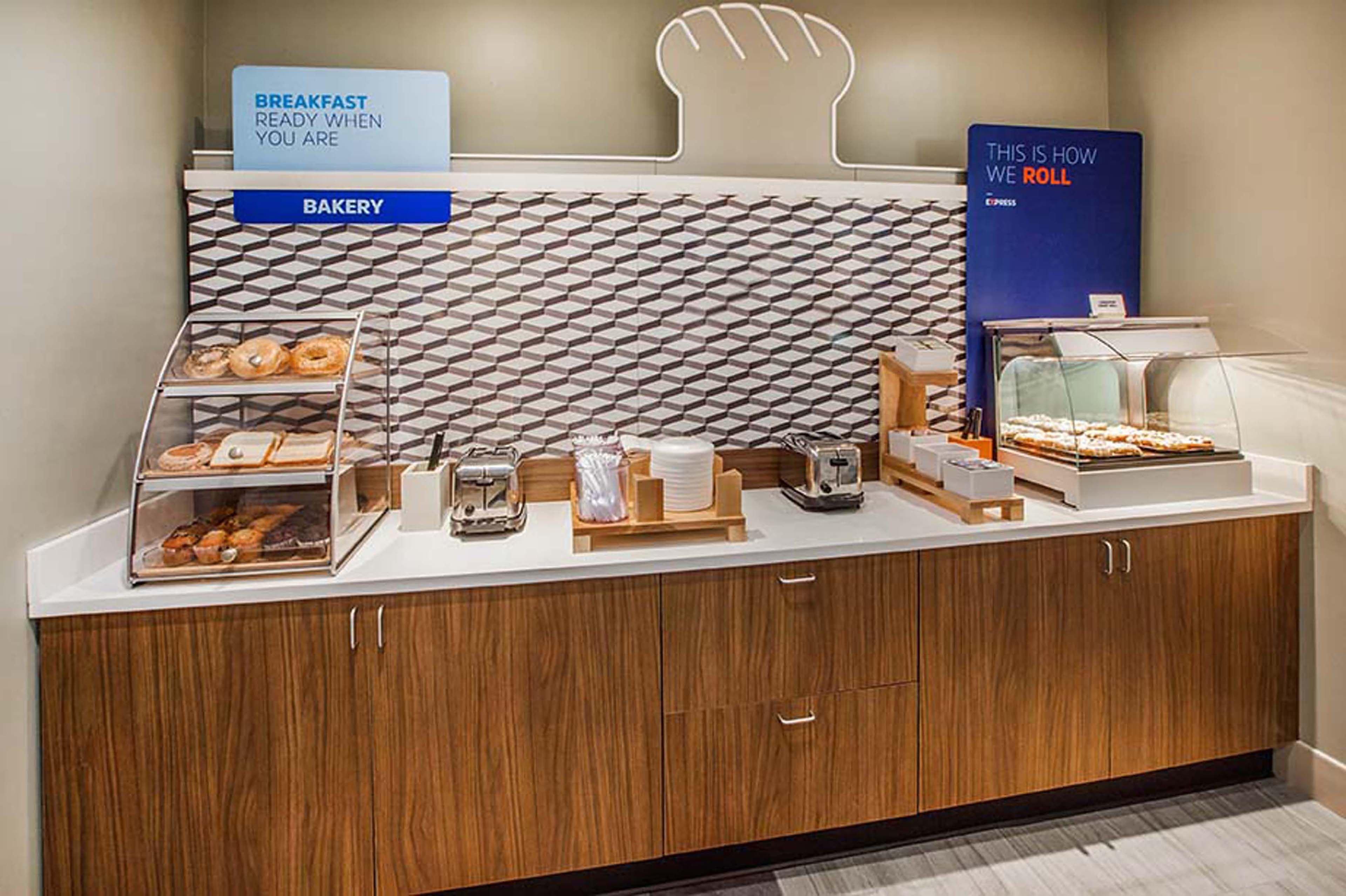 Holiday Inn Express Hotel & Suites Albuquerque Airport By Ihg Bagian luar foto